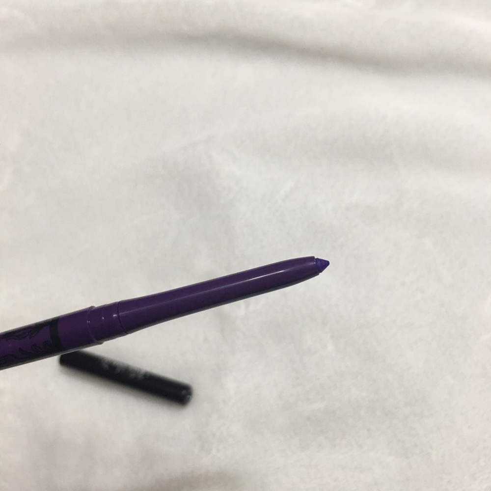 Kat Von D everlasting Lip liner color Roxy and color Coven  0.25g - Picture 5 of 9